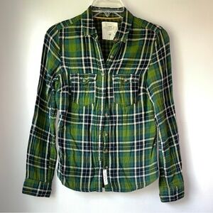 🏷️ 2/$20 H&M Green and Blue Plaid Button Down